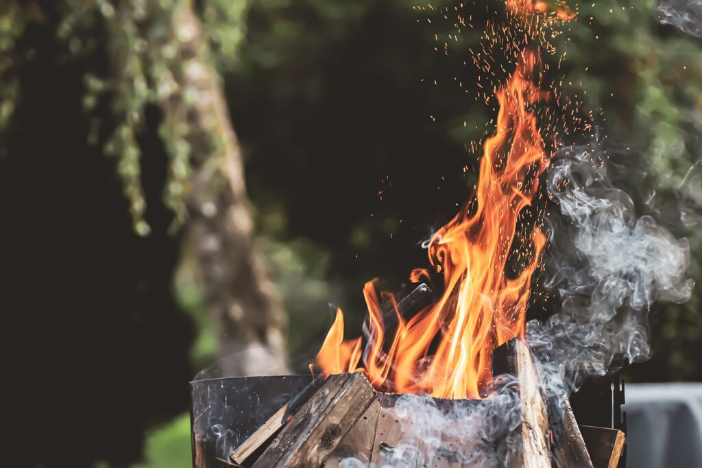 Feuerschalen im Garten: Ästhetische und praktische Überlegungen