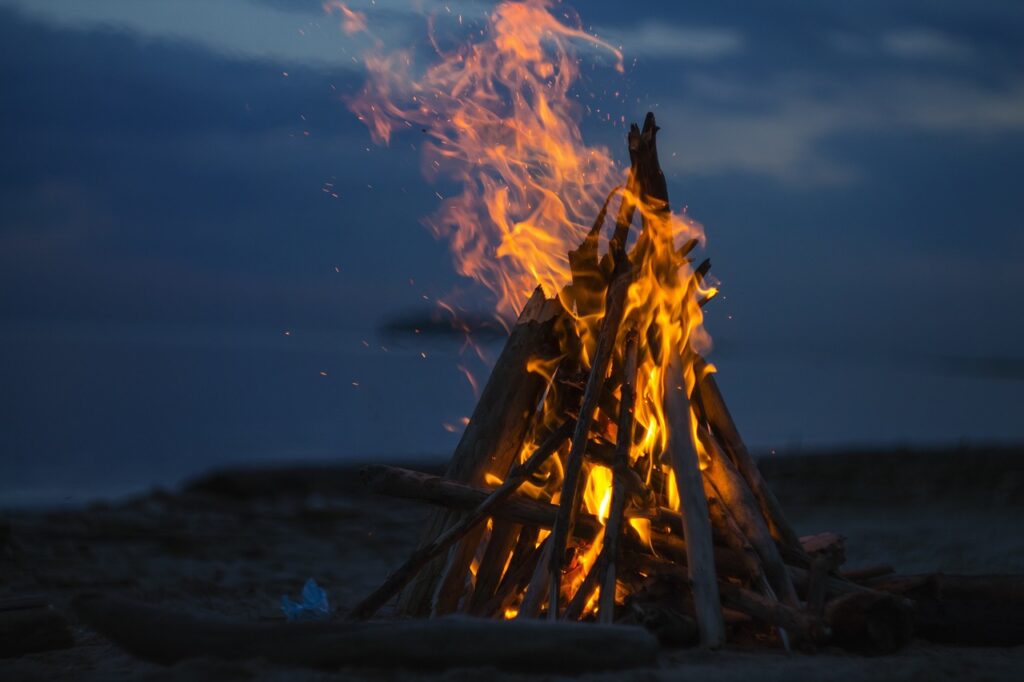 Feuerschalen im Garten: Ästhetische und praktische Überlegungen