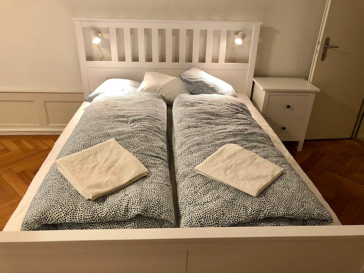 Queensize-Hauptbett